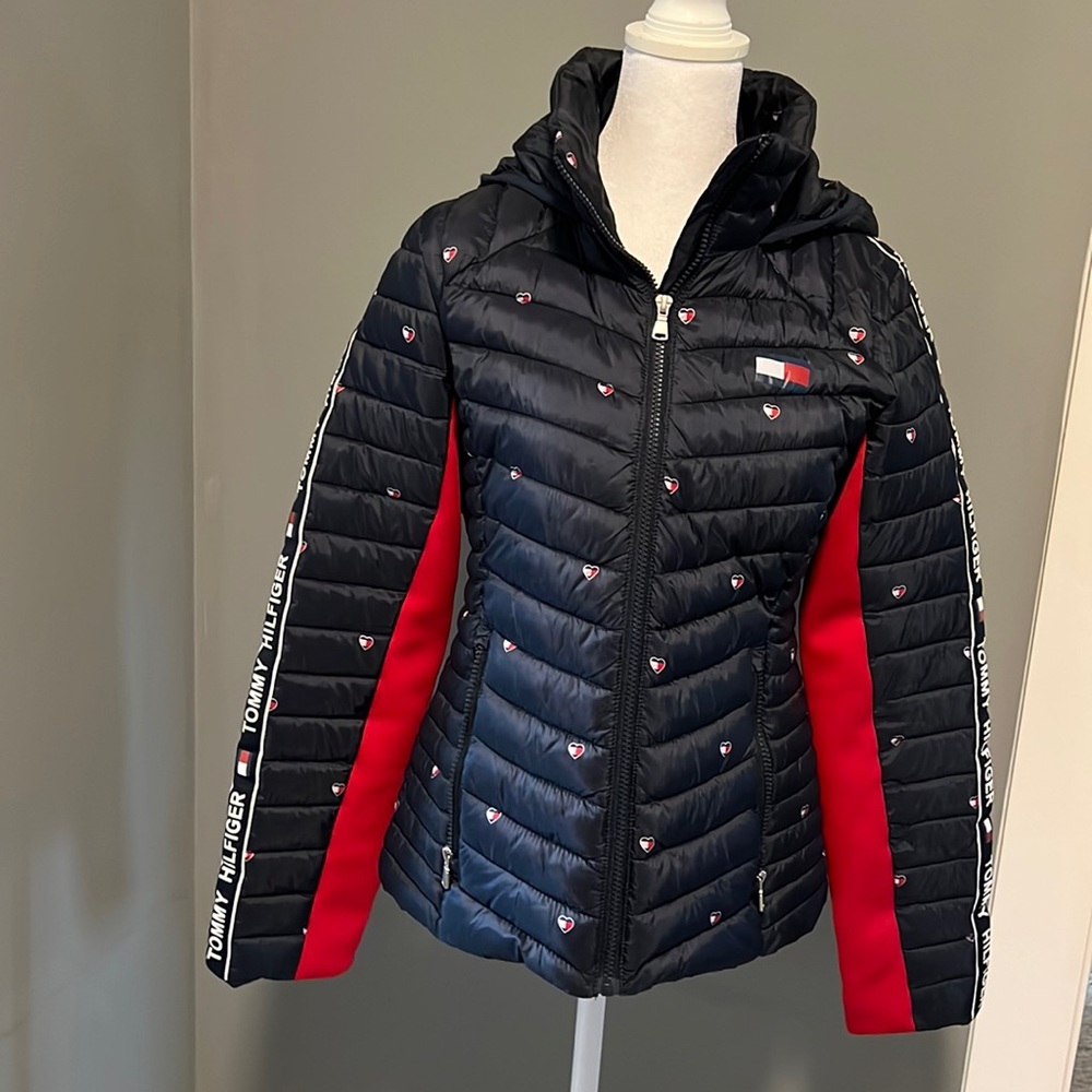 Excellent condition Tommy Hilfiger winter jacket sz xsfull zip and hood